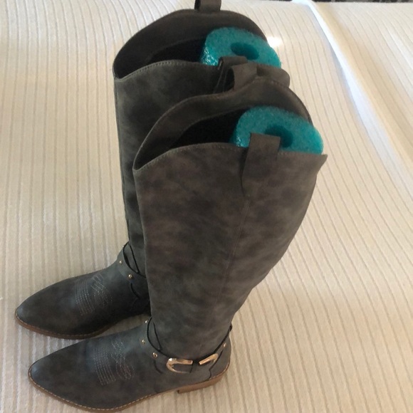 Woman’s tall gray fall knee high boots with gold trimming - Picture 7 of 13